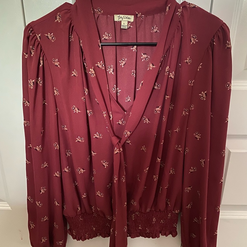 Bella Blusa talla L Color Marrón de fina tela muy elegante y hermoso modelo